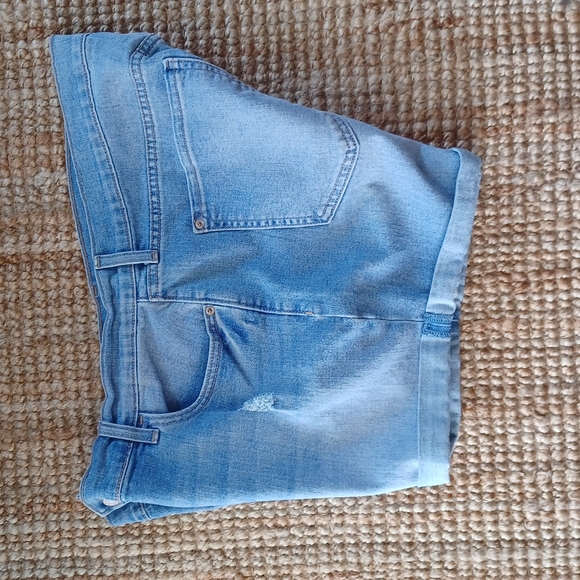 Old Navy distressed Jean shorts - Picture 5 of 5